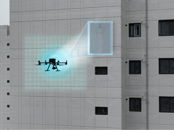 고화질 영상장비를 장착한 POS-VISION으로 아파트 외벽을 촬영하고 있다.(사진:포스코이앤씨)